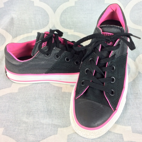 black and pink converse
